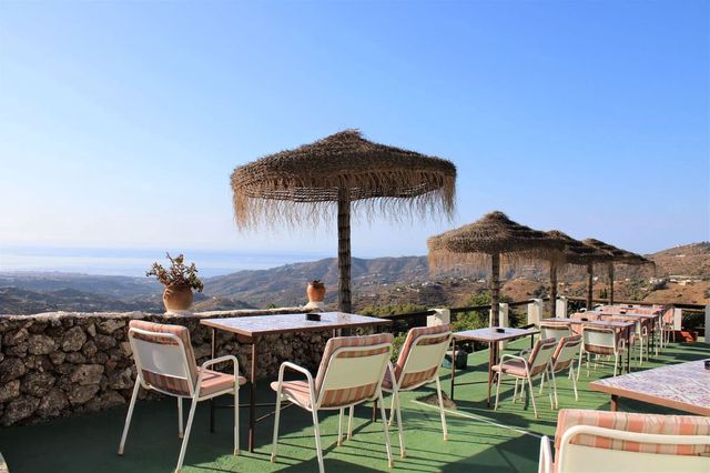 Chalet de 3 habitaciones en Frigiliana en venta con garaje - 950.000 € (Ref: 10128568)