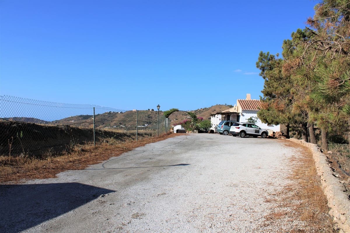 Chalet de 3 habitaciones en Frigiliana en venta con garaje - 950.000 € (Ref: 10128568)