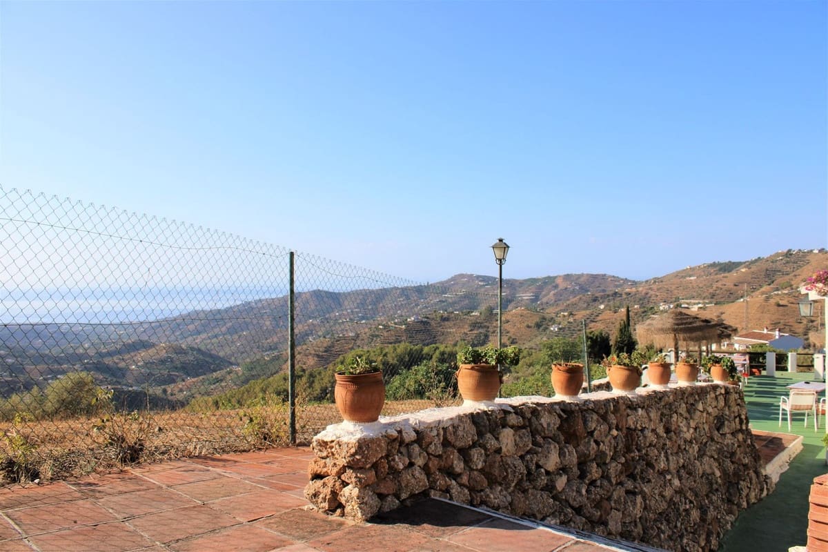 Chalet de 3 habitaciones en Frigiliana en venta con garaje - 950.000 € (Ref: 10128568)