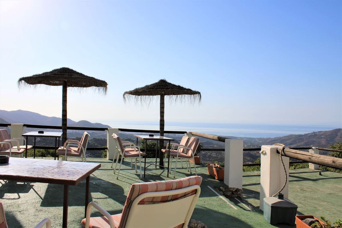 Chalet de 3 habitaciones en Frigiliana en venta con garaje - 950.000 € (Ref: 10128568)