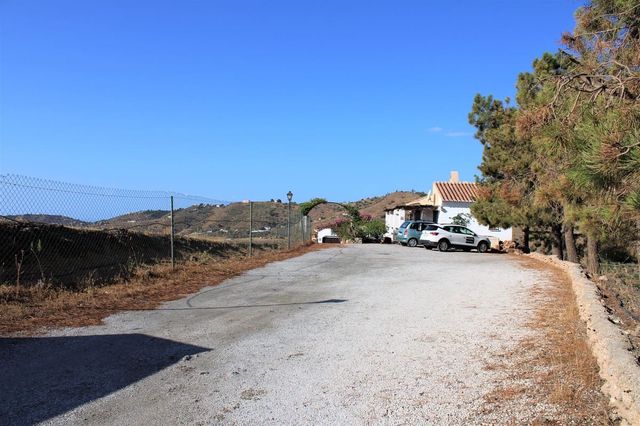 Chalet de 3 habitaciones en Frigiliana en venta con garaje - 950.000 € (Ref: 10128568)