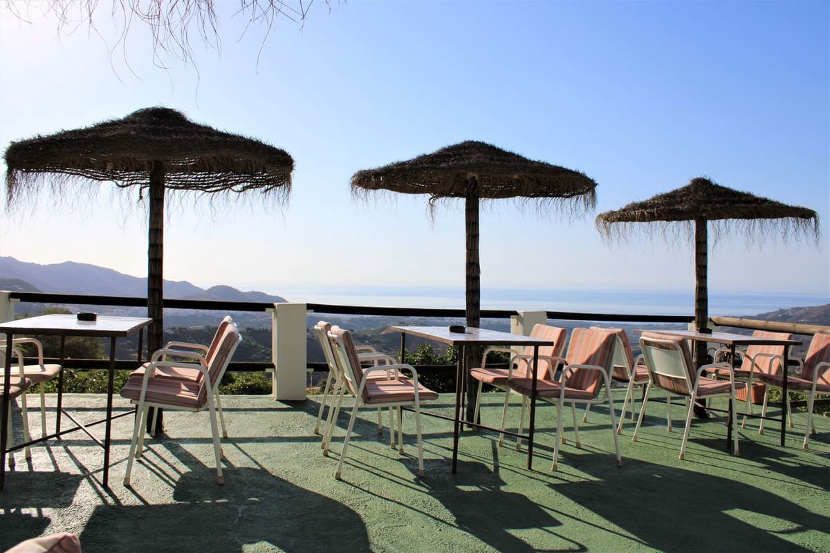 Chalet de 3 habitaciones en Frigiliana en venta con garaje - 950.000 € (Ref: 10128568)