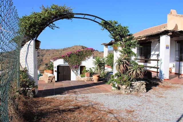 Chalet de 3 habitaciones en Frigiliana en venta con garaje - 950.000 € (Ref: 10128568)
