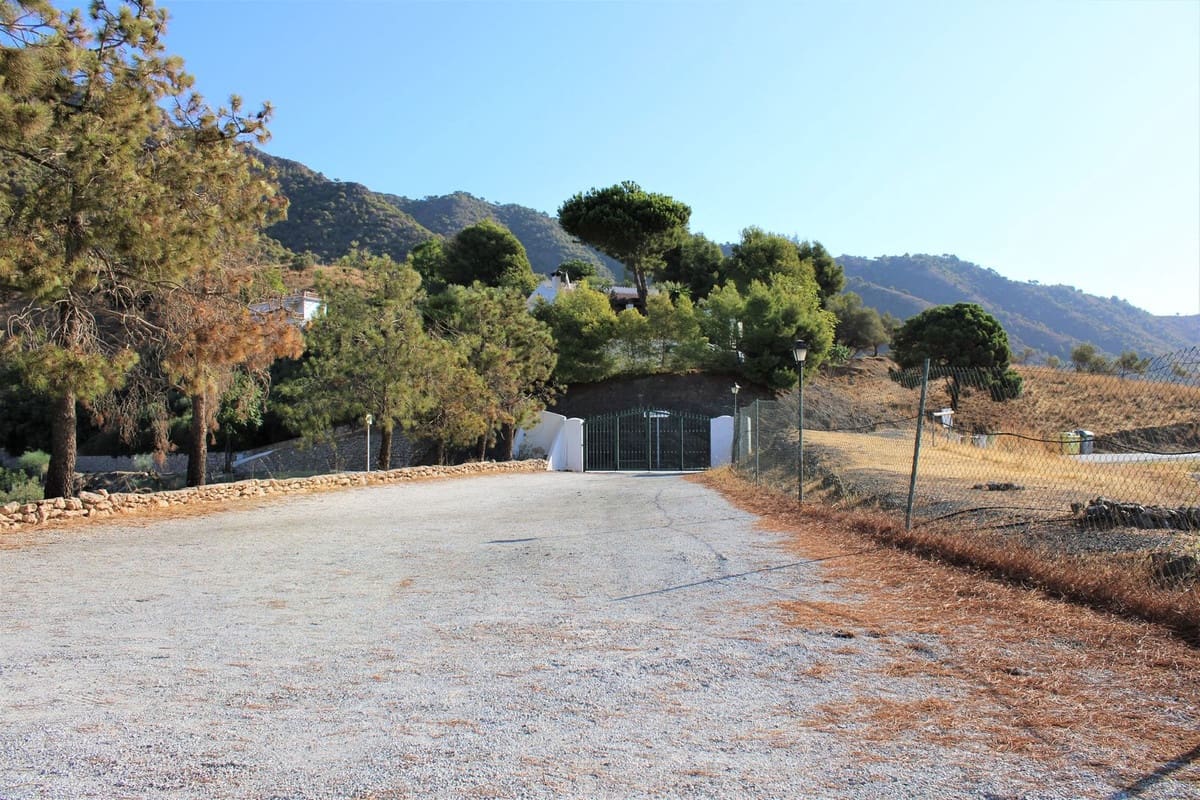 Chalet de 3 habitaciones en Frigiliana en venta con garaje - 950.000 € (Ref: 10128568)