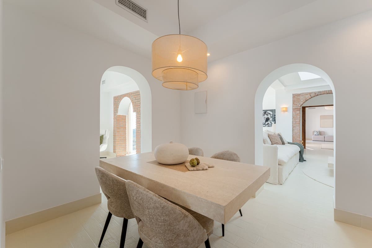 6 sypialnia Willa na sprzedaż w El Madronal z basenem garażem - 2 550 000 € (Ref: 10128569)