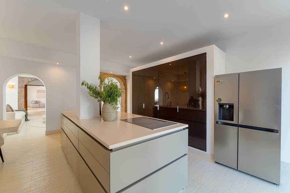 6 sypialnia Willa na sprzedaż w El Madronal z basenem garażem - 2 550 000 € (Ref: 10128569)