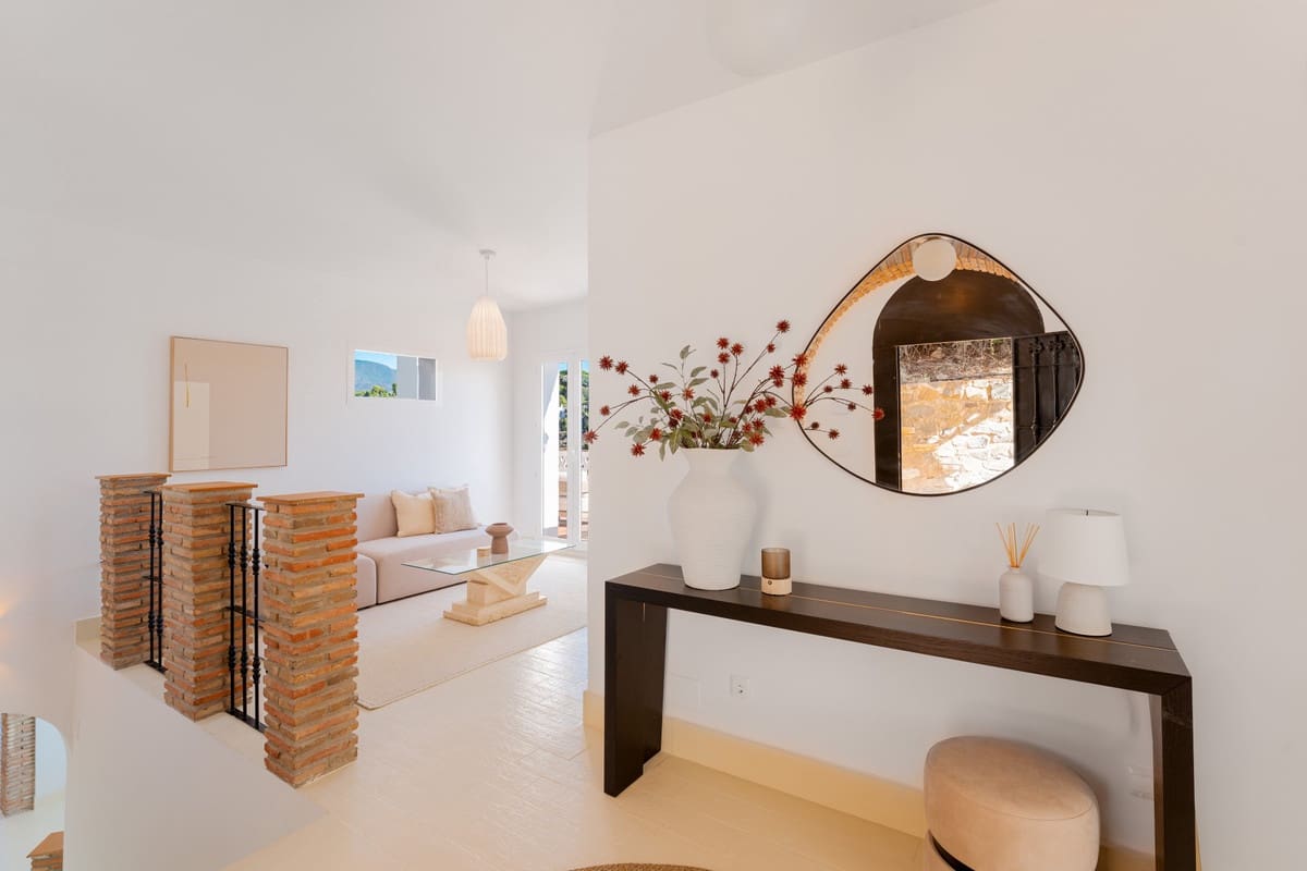 6 sypialnia Willa na sprzedaż w El Madronal z basenem garażem - 2 550 000 € (Ref: 10128569)
