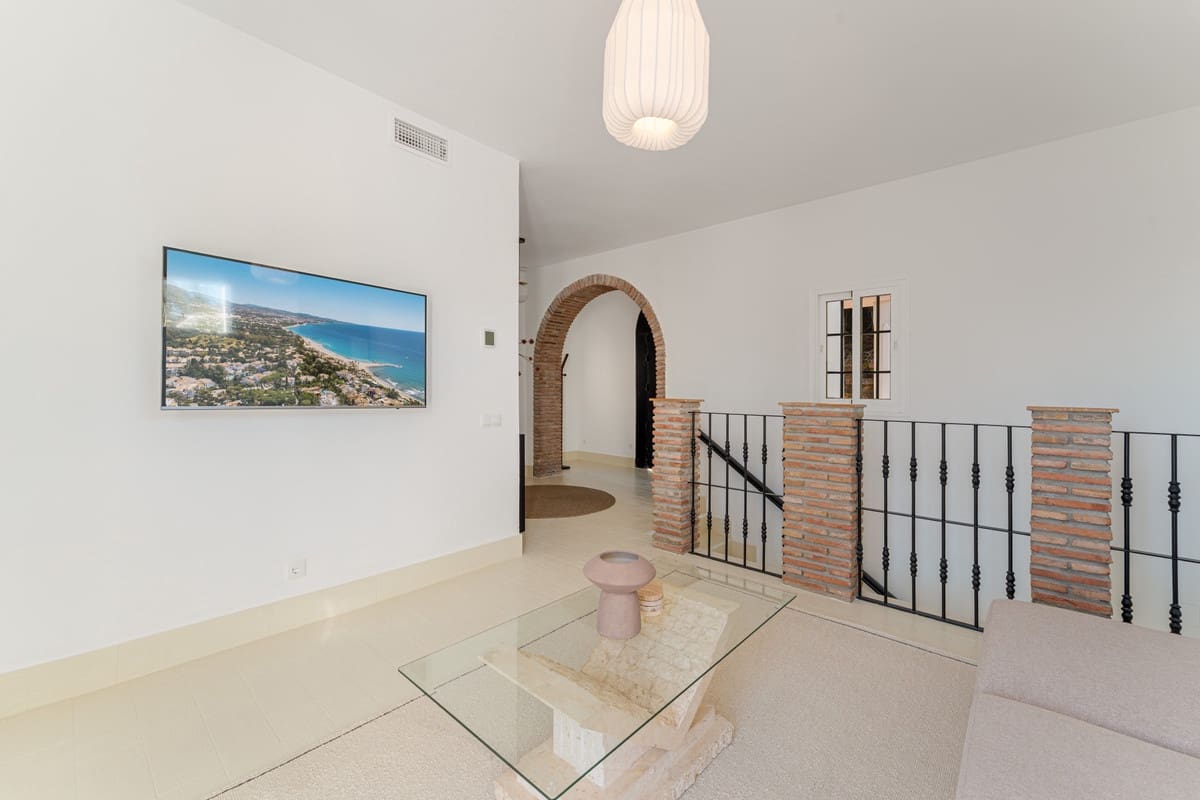 6 sypialnia Willa na sprzedaż w El Madronal z basenem garażem - 2 550 000 € (Ref: 10128569)