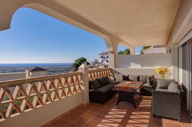 3 soveværelse Lejlighed til salg i El Paraíso, Benahavís med swimmingpool garage - € 620.000 (Ref: 10128570)