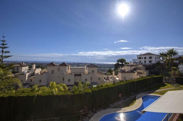 3 soveværelse Lejlighed til salg i El Paraíso, Benahavís med swimmingpool garage - € 620.000 (Ref: 10128570)
