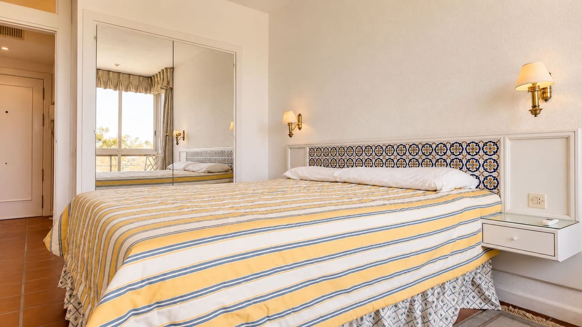 Apartamento de 2 habitaciones en Nueva Andalucia en venta con piscina garaje - 420.000 € (Ref: 10128575)