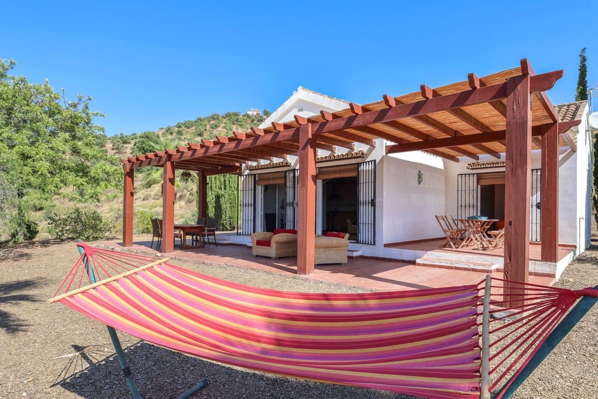 3 bedroom Villa for sale in Tolox with pool garage - € 349,000 (Ref: 10128579)