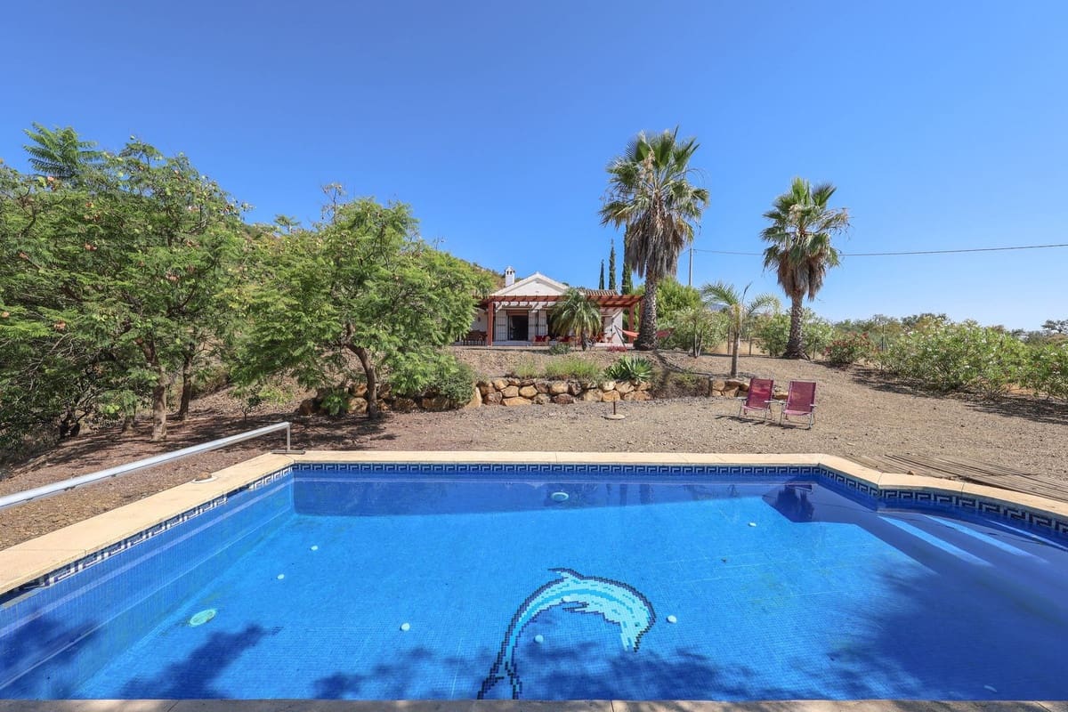 3 bedroom Villa for sale in Tolox with pool garage - € 349,000 (Ref: 10128579)