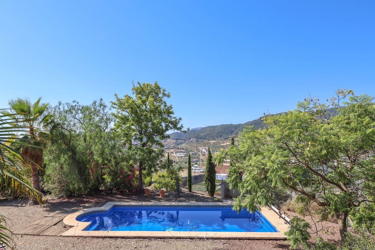 3 bedroom Villa for sale in Tolox with pool garage - € 349,000 (Ref: 10128579)