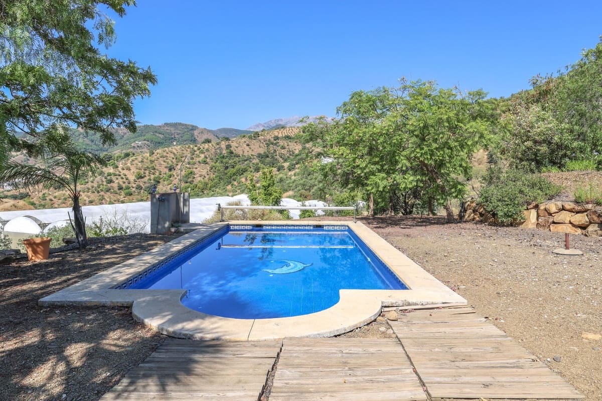 3 bedroom Villa for sale in Tolox with pool garage - € 349,000 (Ref: 10128579)