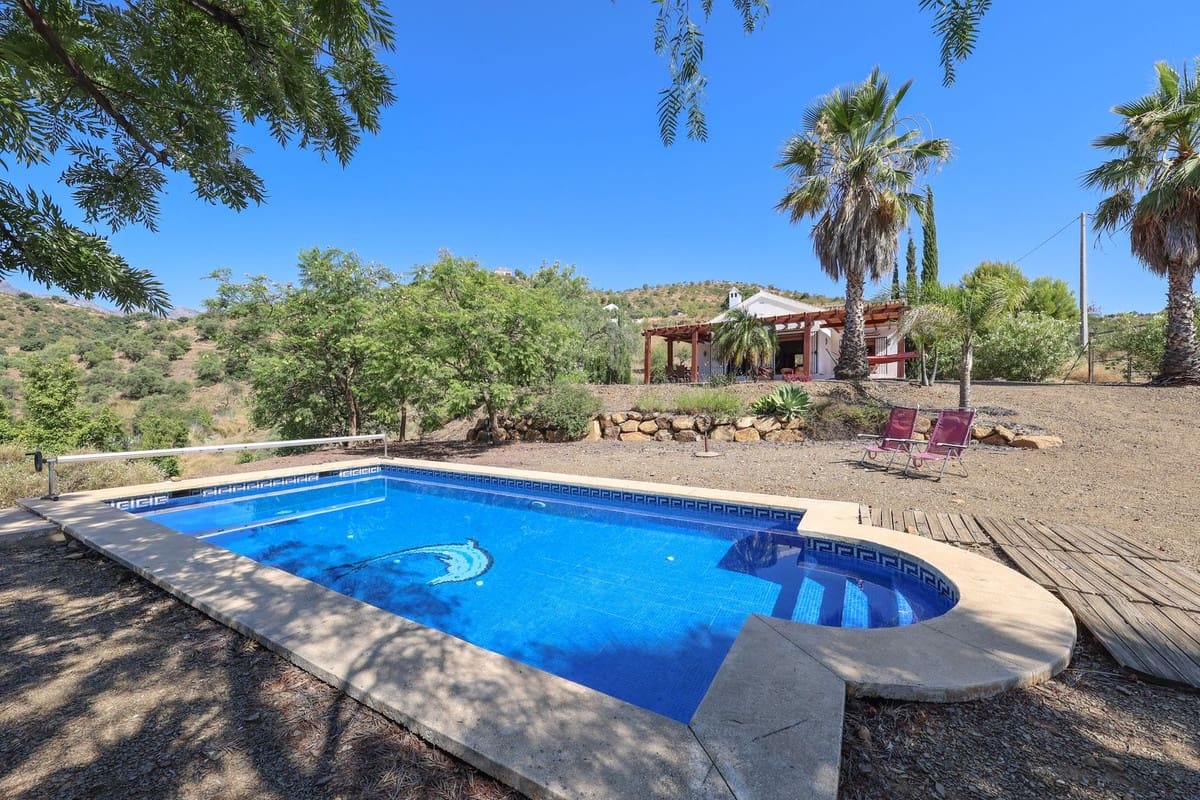 3 bedroom Villa for sale in Tolox with pool garage - € 349,000 (Ref: 10128579)