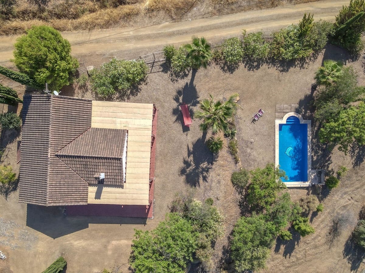 3 bedroom Villa for sale in Tolox with pool garage - € 349,000 (Ref: 10128579)