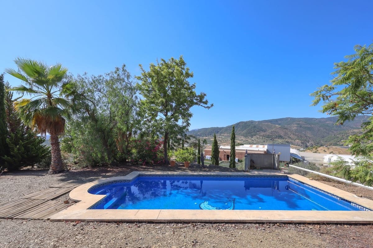3 bedroom Villa for sale in Tolox with pool garage - € 349,000 (Ref: 10128579)