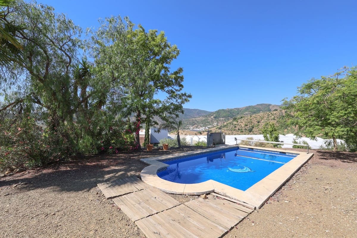 3 bedroom Villa for sale in Tolox with pool garage - € 349,000 (Ref: 10128579)