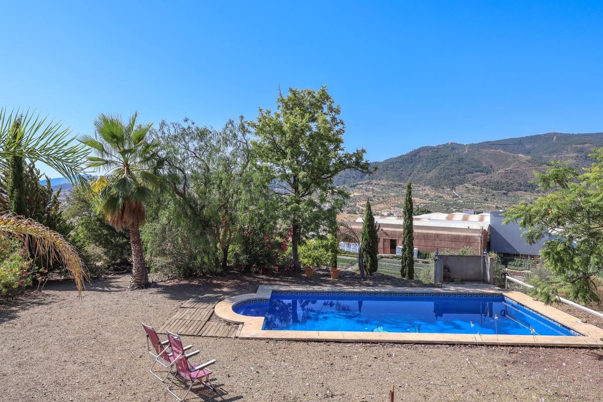 3 bedroom Villa for sale in Tolox with pool garage - € 349,000 (Ref: 10128579)