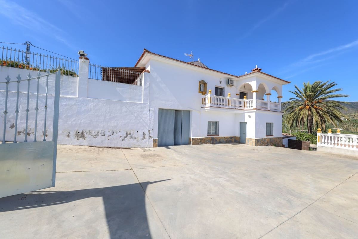 3 bedroom Finca/Country House for sale in Alora with pool garage - € 580,000 (Ref: 10128580)