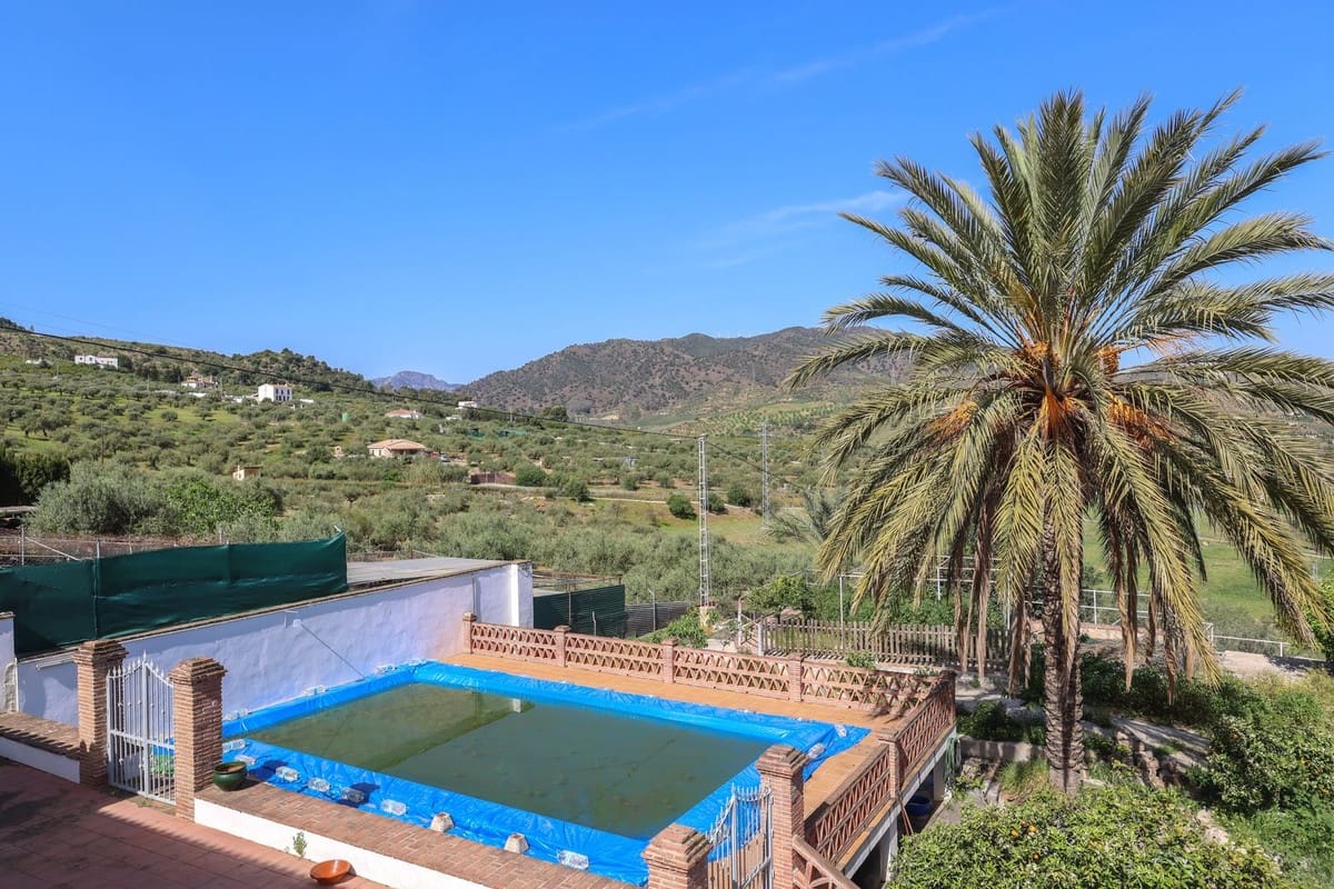 3 bedroom Finca/Country House for sale in Alora with pool garage - € 580,000 (Ref: 10128580)