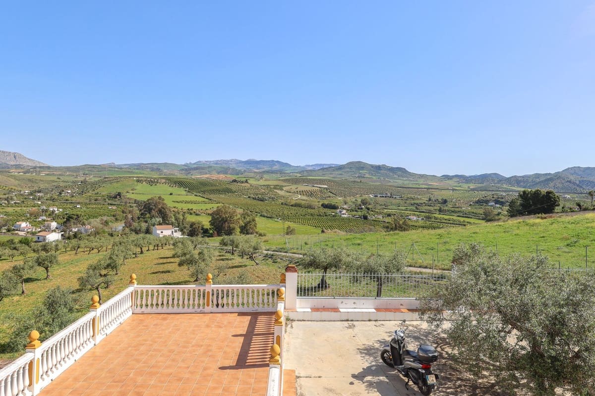 3 bedroom Finca/Country House for sale in Alora with pool garage - € 580,000 (Ref: 10128580)