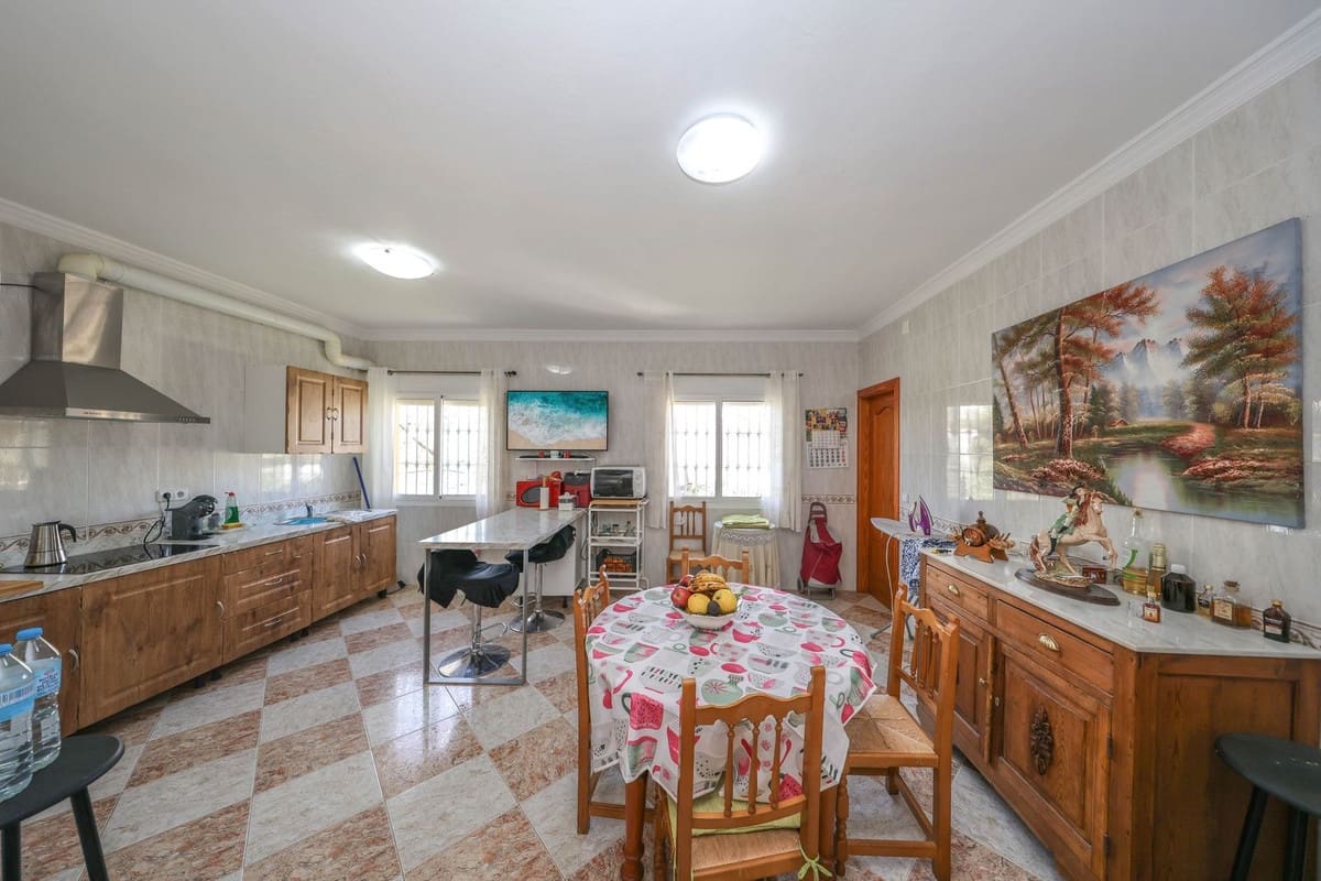 3 bedroom Finca/Country House for sale in Alora with pool garage - € 580,000 (Ref: 10128580)