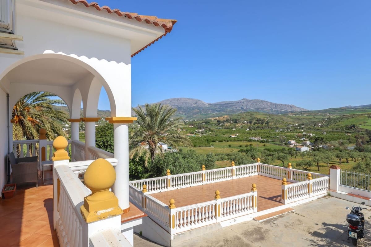 3 bedroom Finca/Country House for sale in Alora with pool garage - € 580,000 (Ref: 10128580)