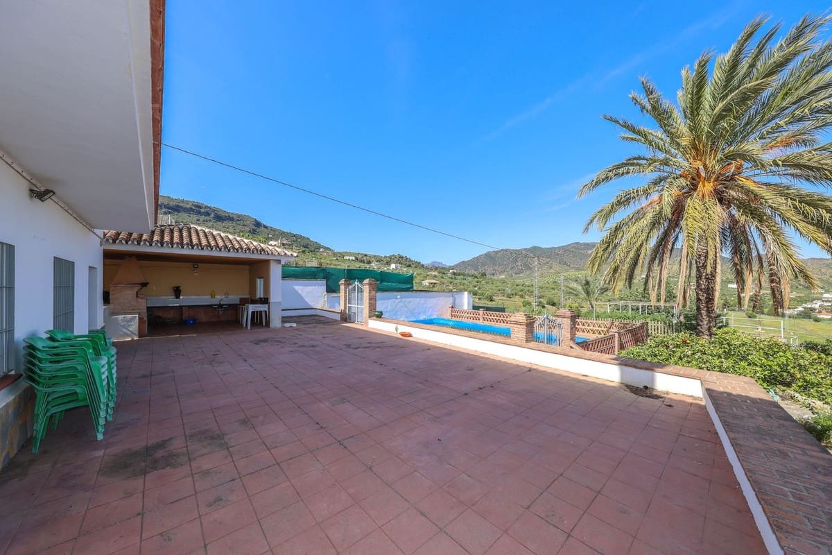 3 bedroom Finca/Country House for sale in Alora with pool garage - € 580,000 (Ref: 10128580)