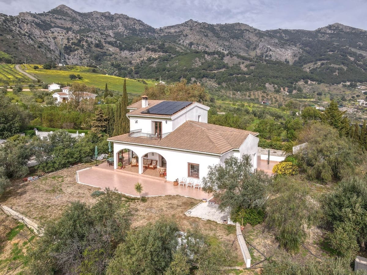 3 sovrum Villa till salu i Casarabonela med pool garage - 660 000 € (Ref: 10128582)