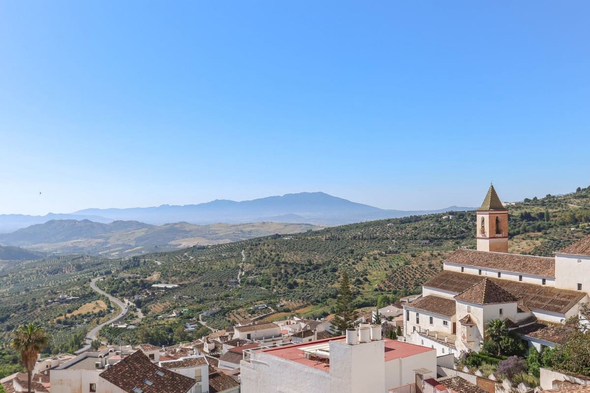4 bedroom Townhouse for sale in Casarabonela with garage - € 1,000,000 (Ref: 10128588)