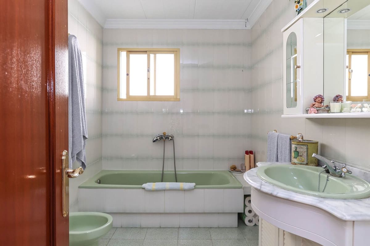 4 bedroom Townhouse for sale in Casarabonela with garage - € 1,000,000 (Ref: 10128588)