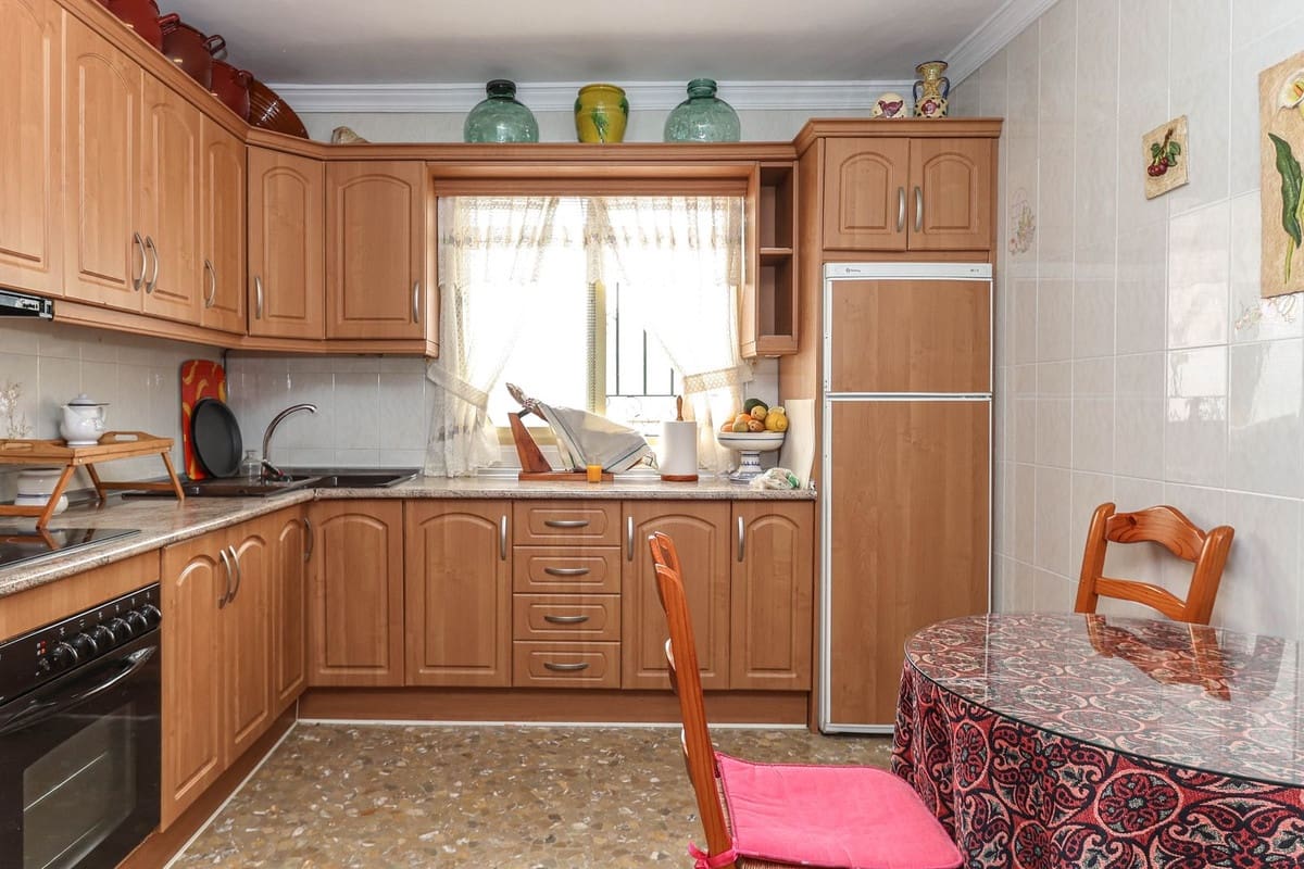4 bedroom Townhouse for sale in Casarabonela with garage - € 1,000,000 (Ref: 10128588)