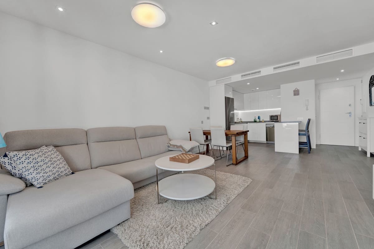 2 bedroom Apartment for sale in Benalmadena with pool garage - € 420,000 (Ref: 10128590)