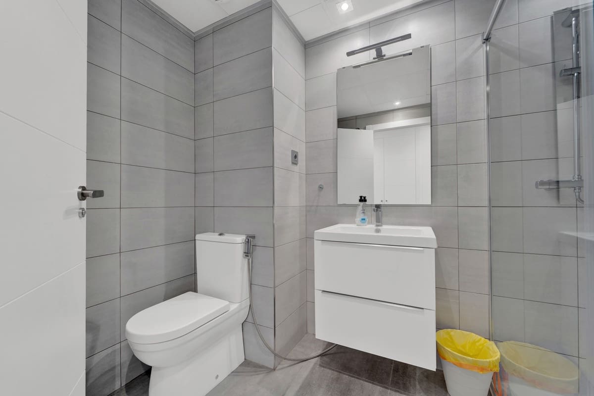 2 bedroom Apartment for sale in Benalmadena with pool garage - € 420,000 (Ref: 10128590)