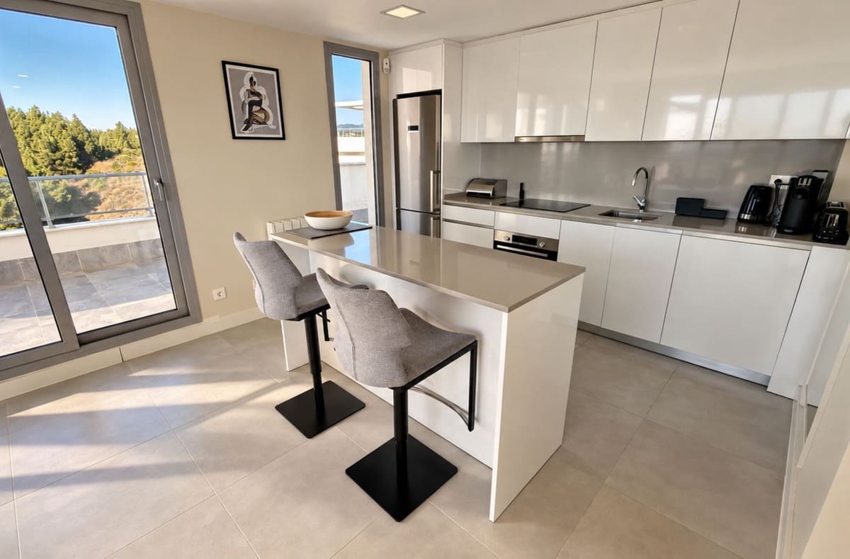 Apartamento de 3 habitaciones en Las Lagunas de Mijas en venta con piscina garaje - 1.170.000 € (Ref: 10128596)