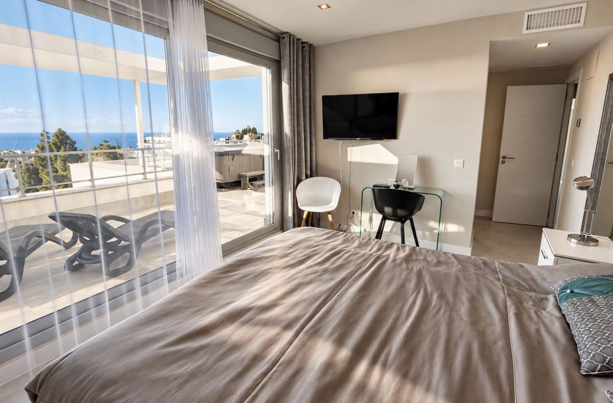Apartamento de 3 habitaciones en Las Lagunas de Mijas en venta con piscina garaje - 1.170.000 € (Ref: 10128596)