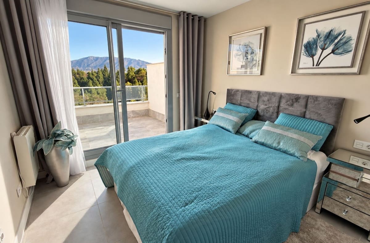 Apartamento de 3 habitaciones en Las Lagunas de Mijas en venta con piscina garaje - 1.170.000 € (Ref: 10128596)