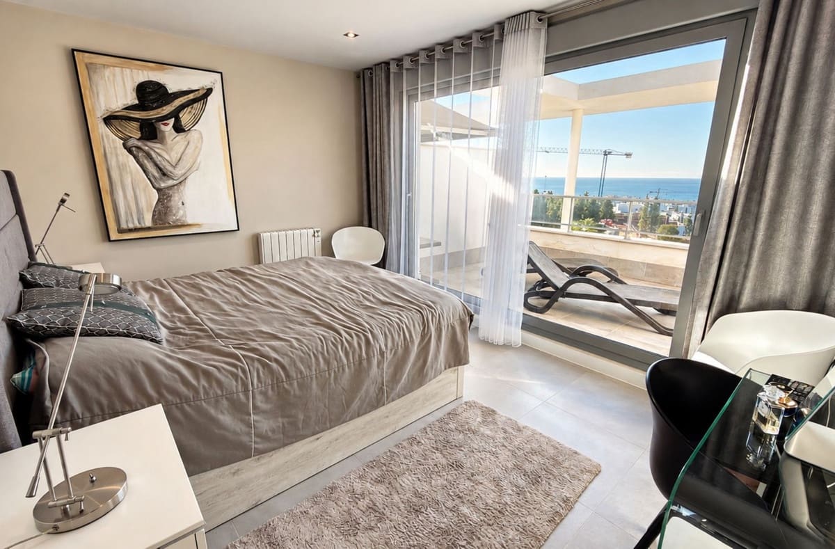 Apartamento de 3 habitaciones en Las Lagunas de Mijas en venta con piscina garaje - 1.170.000 € (Ref: 10128596)