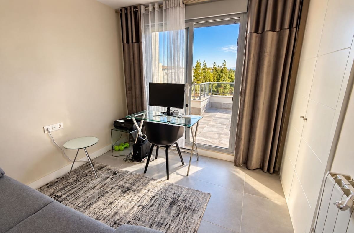 Apartamento de 3 habitaciones en Las Lagunas de Mijas en venta con piscina garaje - 1.170.000 € (Ref: 10128596)