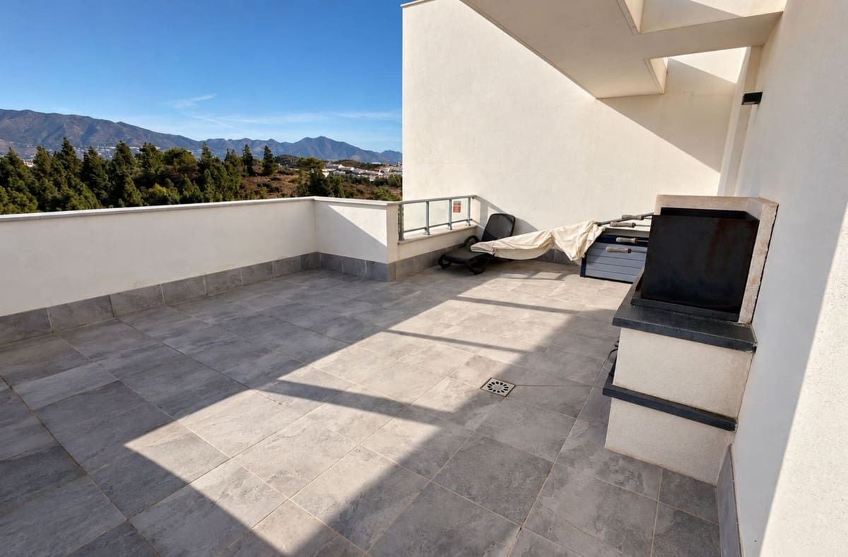 Apartamento de 3 habitaciones en Las Lagunas de Mijas en venta con piscina garaje - 1.170.000 € (Ref: 10128596)