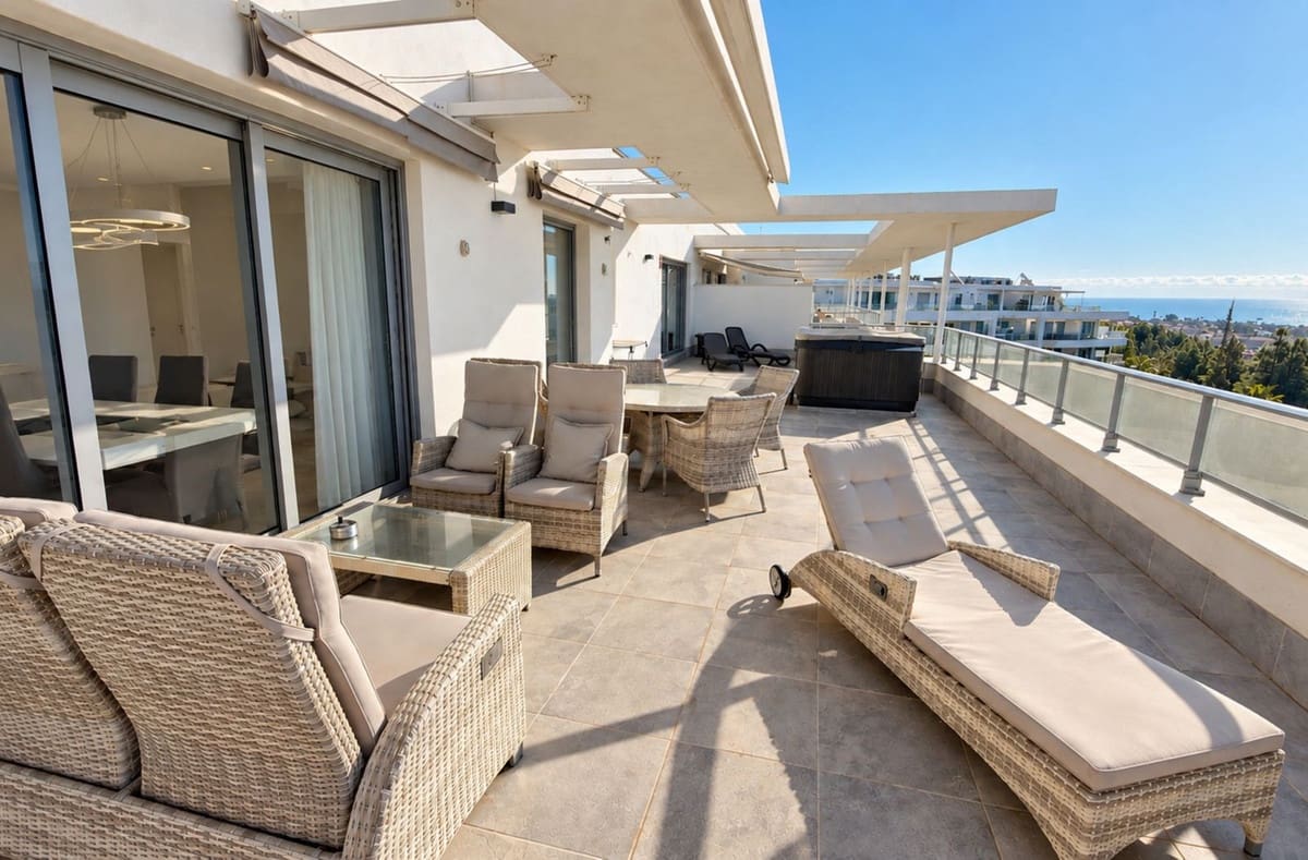 Apartamento de 3 habitaciones en Las Lagunas de Mijas en venta con piscina garaje - 1.170.000 € (Ref: 10128596)