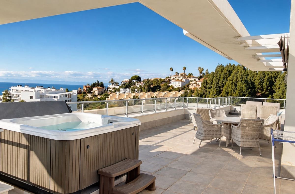 Apartamento de 3 habitaciones en Las Lagunas de Mijas en venta con piscina garaje - 1.170.000 € (Ref: 10128596)