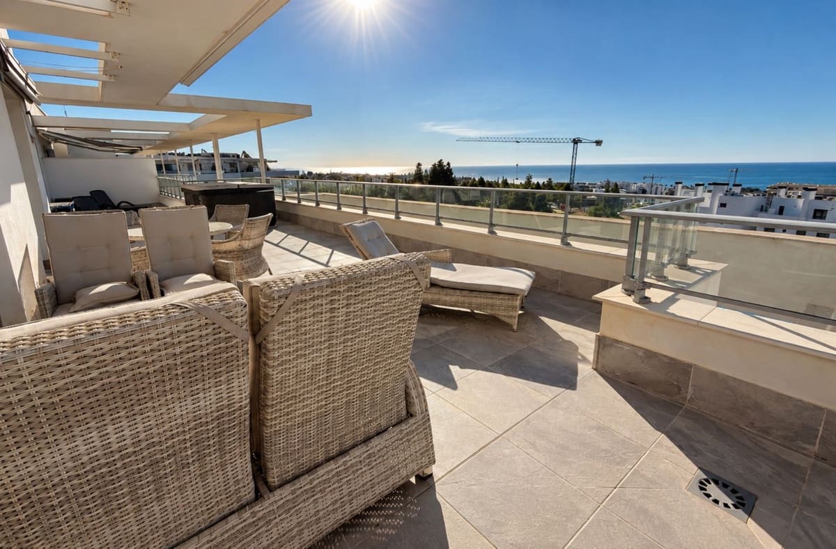 Apartamento de 3 habitaciones en Las Lagunas de Mijas en venta con piscina garaje - 1.170.000 € (Ref: 10128596)