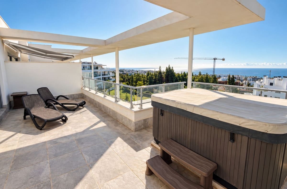Apartamento de 3 habitaciones en Las Lagunas de Mijas en venta con piscina garaje - 1.170.000 € (Ref: 10128596)