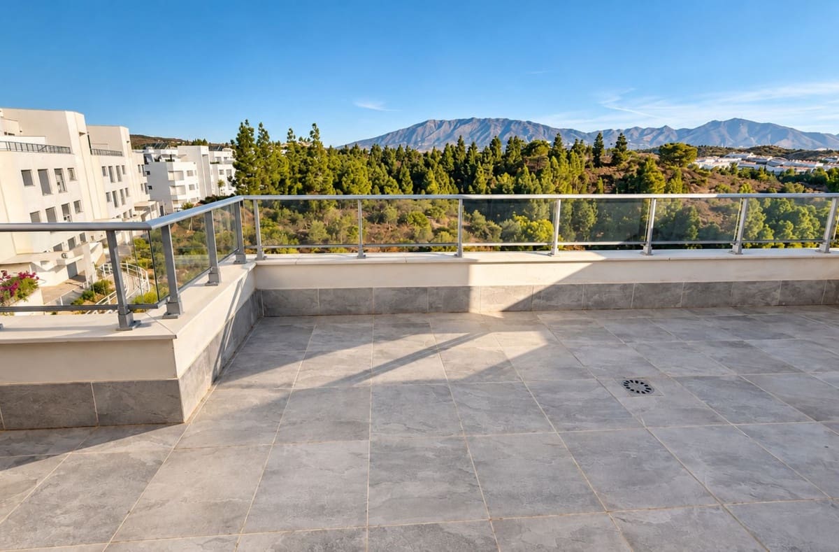 Apartamento de 3 habitaciones en Las Lagunas de Mijas en venta con piscina garaje - 1.170.000 € (Ref: 10128596)