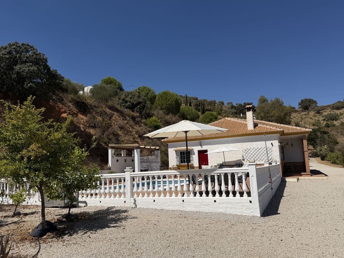 3 sovrum Villa till salu i Colmenar med pool garage - 329 000 € (Ref: 10128604)