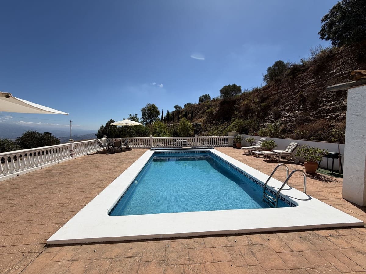 3 sovrum Villa till salu i Colmenar med pool garage - 329 000 € (Ref: 10128604)