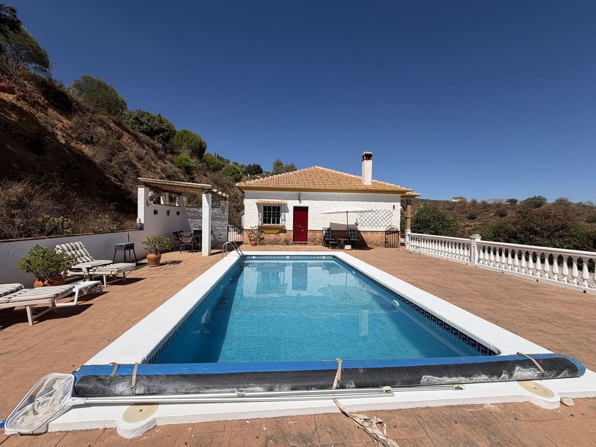 3 sovrum Villa till salu i Colmenar med pool garage - 329 000 € (Ref: 10128604)